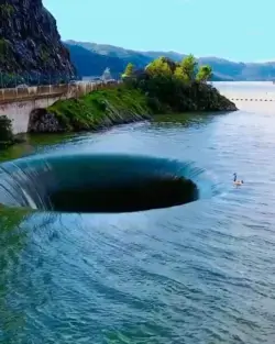 Mysterious hole in Lake Berryessa, #California 🇺🇸