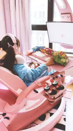 My Otaku Girlfriend's Daily Life - Gamer Girl's Pink Setup