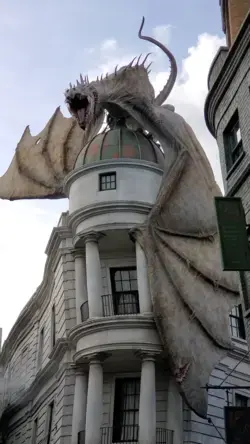 Diagon Alley Dragon-Harry Potter