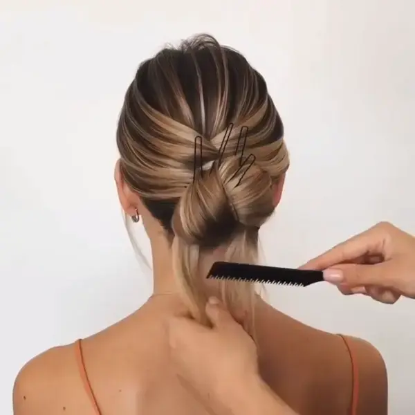 5 Stunning Bun Hairstyle Ideas & Tutorials!