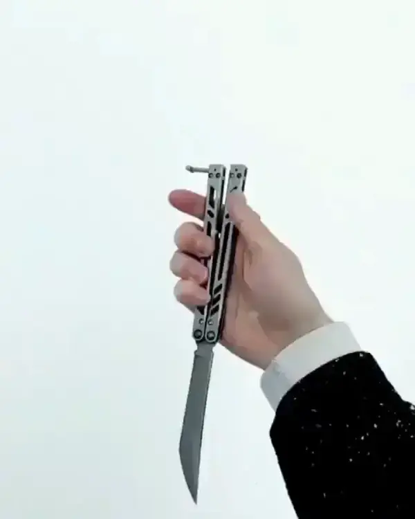 Crazy Butterfly Knife Tricks