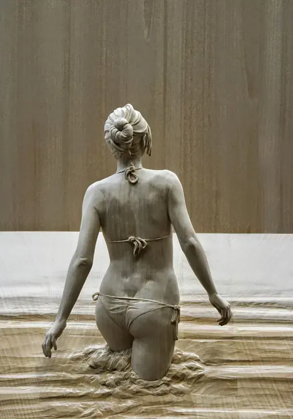 Incredibly Realistic Wood Sculptures Of People Hand-Carved By Peter Demetz