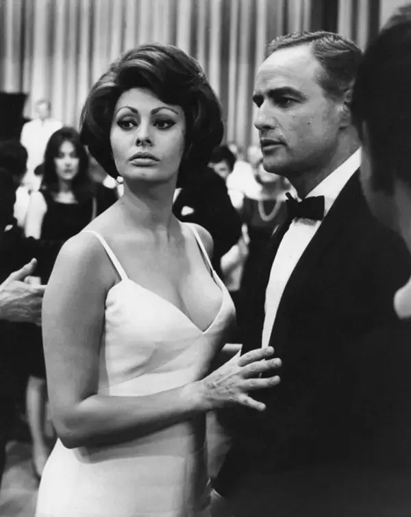 Sophia Loren and Marlon Brando at premiere