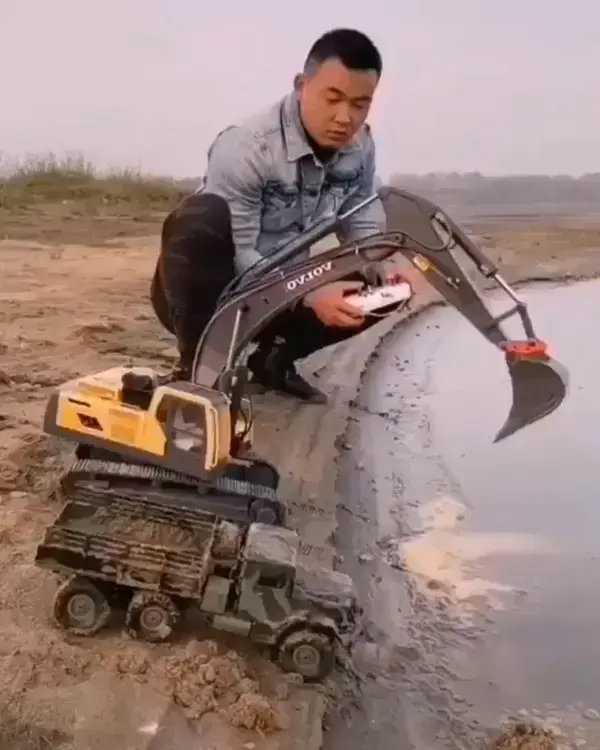 RC Excavator 3 in 1 Construction Truck