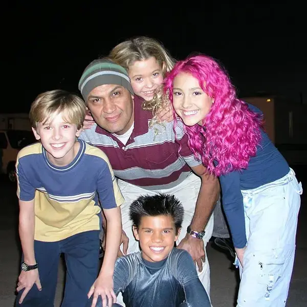 Cayden Boyd, Sasha Pieterse, Taylor Dooley and Taylor Lautner (2004)