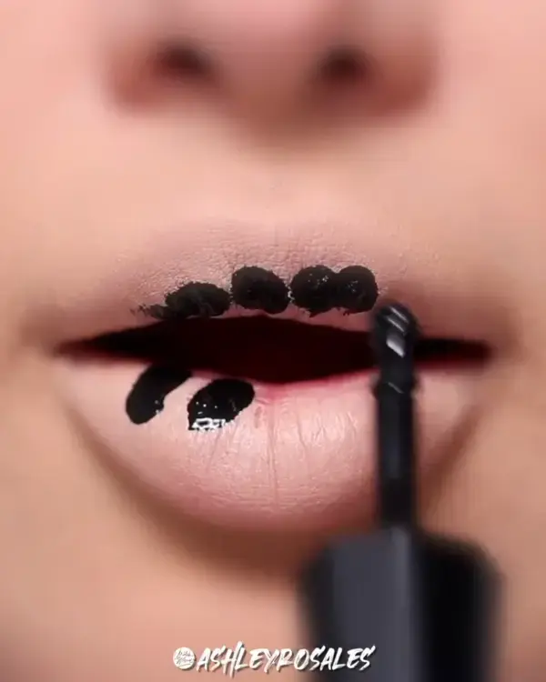 BLACK OMBRE LIPS