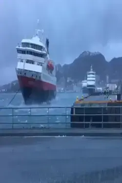 SHIP ANCHOR DRAGGING AGAINST HIGH WINDS