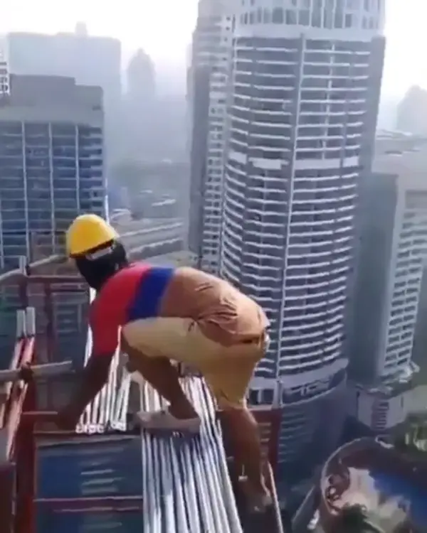 Will This Hardhat Really Help? 👷🏽‍♂️