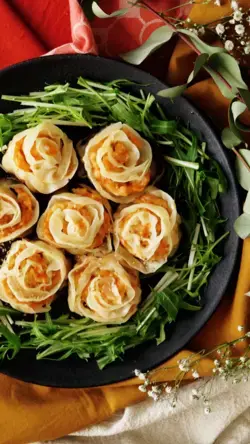 Shrimp and Chicken Rose-Shaped Dumplings