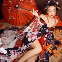 Oiran japonaise en kimono